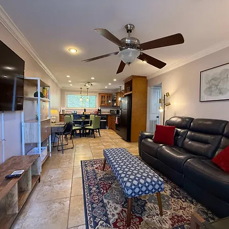 2 Bedroom Apartment With Laundry Pool